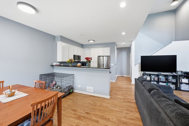 1274 Walnut Glen Drive, Crystal Lake, IL 60014