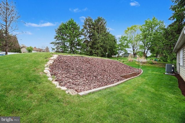 51 TROY DR, Lititz, PA 17543