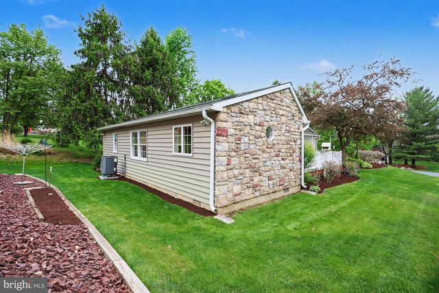 51 TROY DR, Lititz, PA 17543