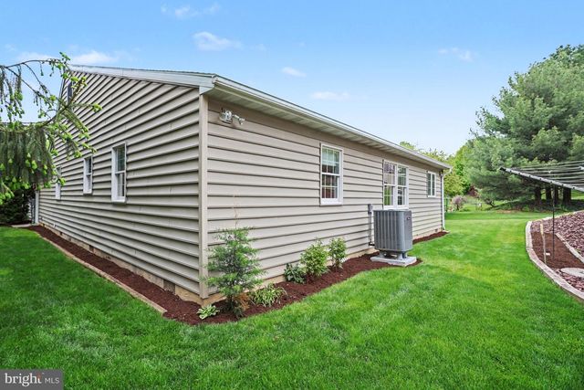 51 TROY DR, Lititz, PA 17543