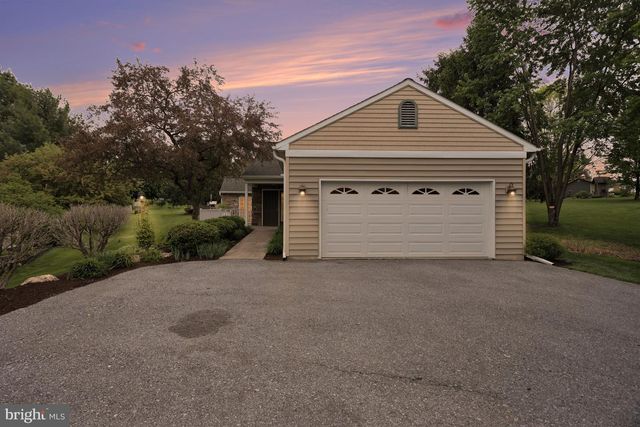 51 TROY DR, Lititz, PA 17543