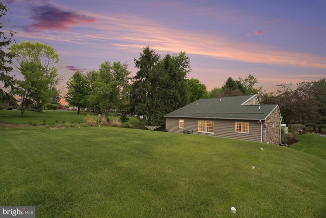 51 TROY DR, Lititz, PA 17543