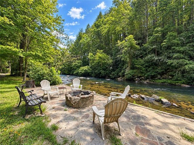 525 Gallery Court, Ellijay, GA 30540