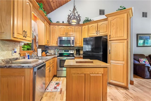 525 Gallery Court, Ellijay, GA 30540
