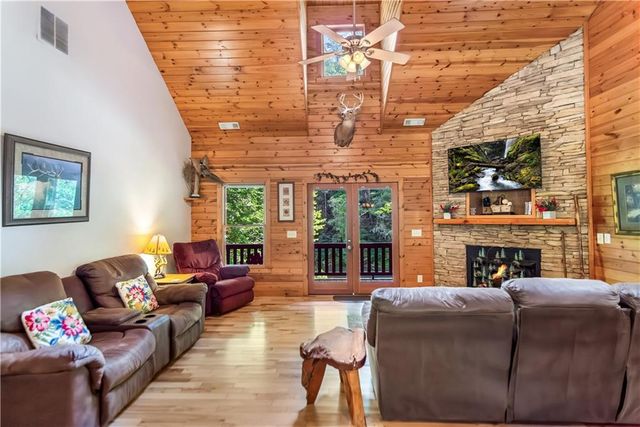 525 Gallery Court, Ellijay, GA 30540