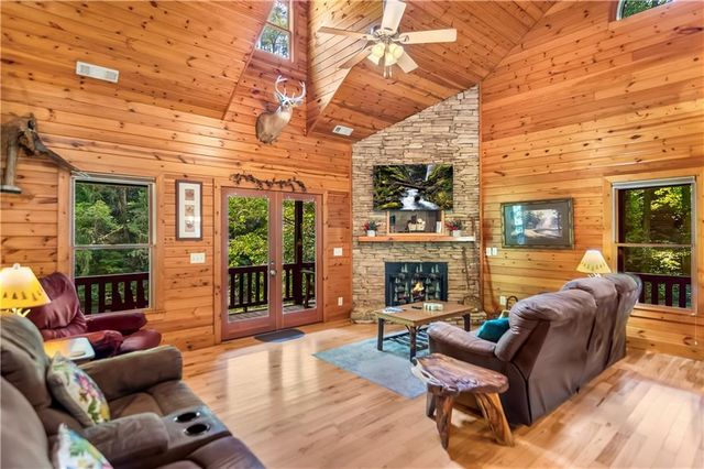 525 Gallery Court, Ellijay, GA 30540