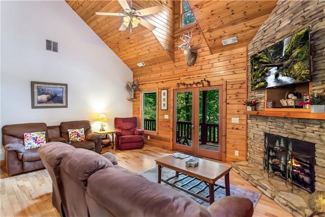 525 Gallery Court, Ellijay, GA 30540