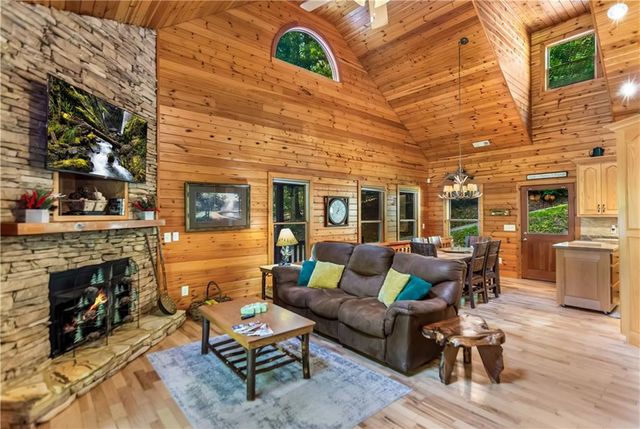 525 Gallery Court, Ellijay, GA 30540