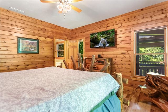 525 Gallery Court, Ellijay, GA 30540