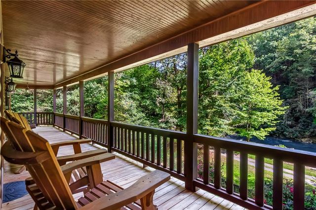 525 Gallery Court, Ellijay, GA 30540
