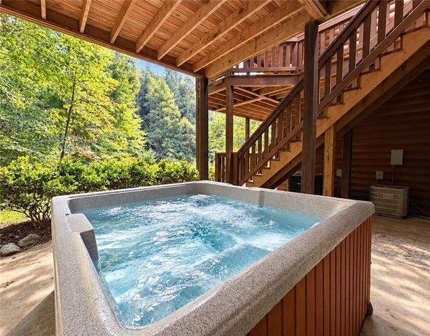 525 Gallery Court, Ellijay, GA 30540