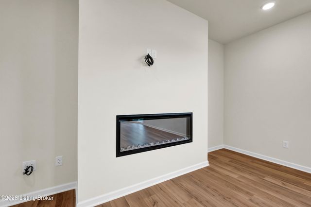 8417 Hollis Vw Way, Louisville, KY 40214