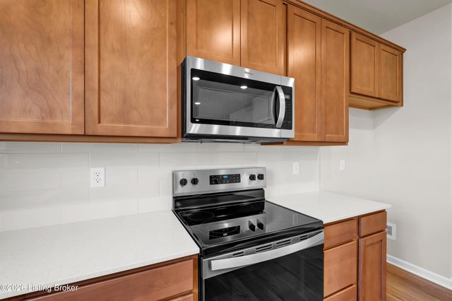8417 Hollis Vw Way, Louisville, KY 40214