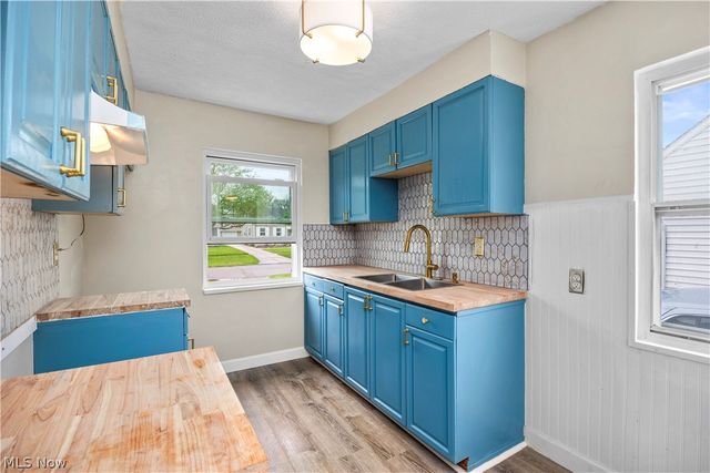 624 Eastern Heights Boulevard, Elyria, OH 44035