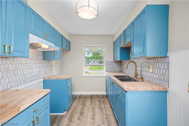 624 Eastern Heights Boulevard, Elyria, OH 44035