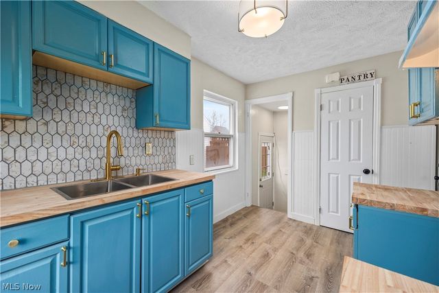624 Eastern Heights Boulevard, Elyria, OH 44035