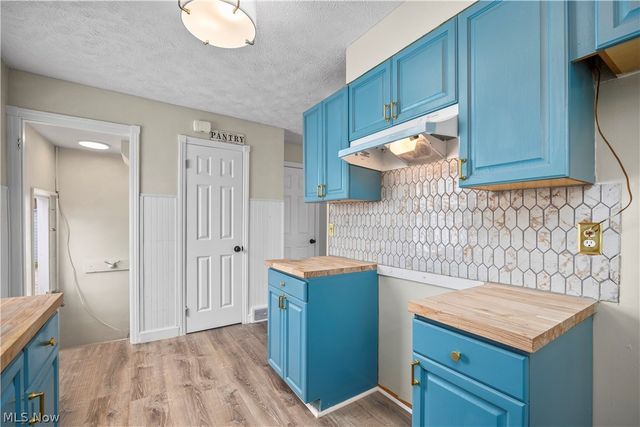 624 Eastern Heights Boulevard, Elyria, OH 44035
