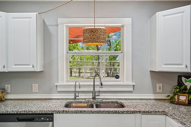 339 FUTURE DR, San Antonio, TX 78213