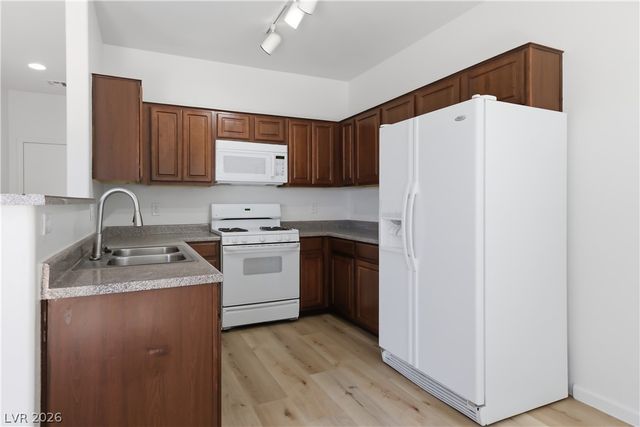 10410 Gold Shadow Avenue, Las Vegas, NV 89129