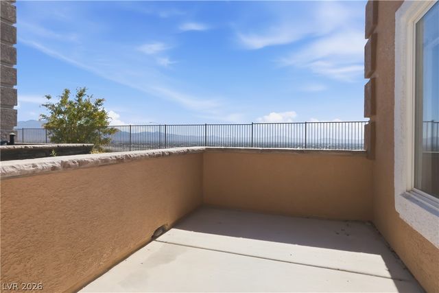10410 Gold Shadow Avenue, Las Vegas, NV 89129