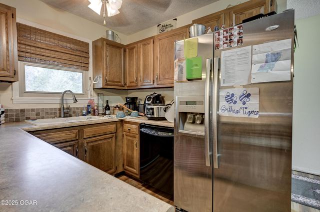 1106 Southern Hills, Carthage, MO 64836