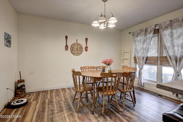 1106 Southern Hills, Carthage, MO 64836