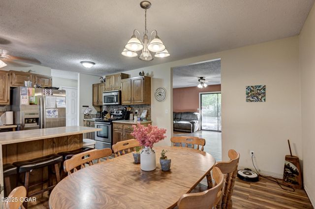 1106 Southern Hills, Carthage, MO 64836