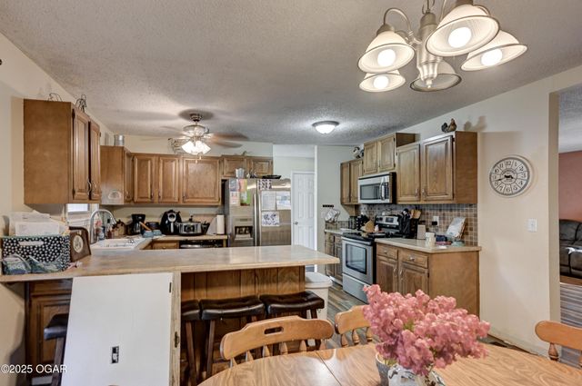 1106 Southern Hills, Carthage, MO 64836