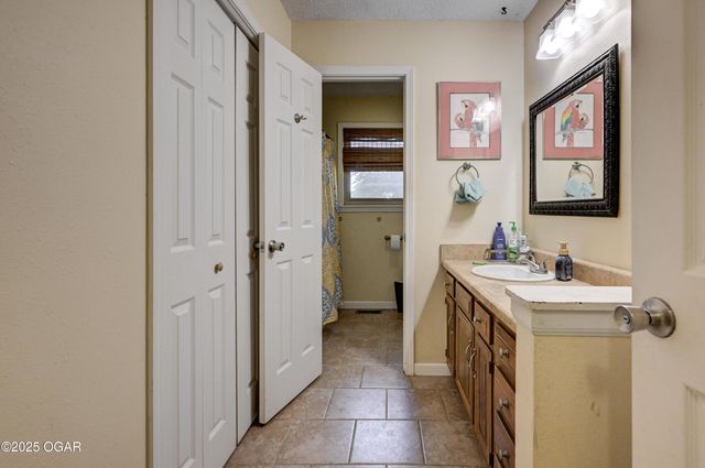 1106 Southern Hills, Carthage, MO 64836