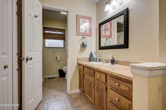 1106 Southern Hills, Carthage, MO 64836