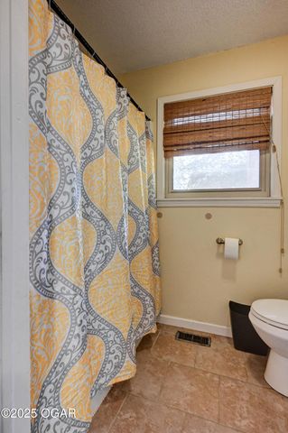 1106 Southern Hills, Carthage, MO 64836