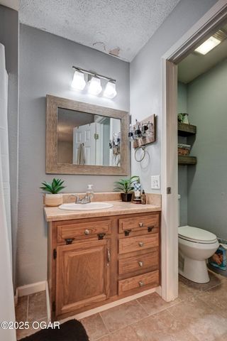 1106 Southern Hills, Carthage, MO 64836