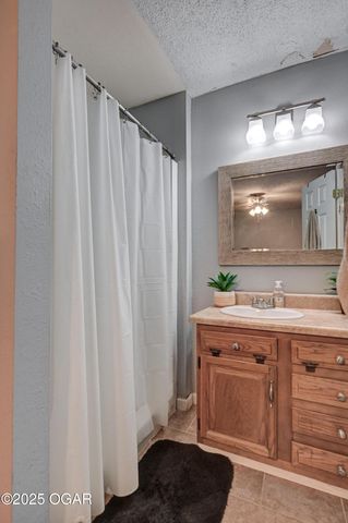 1106 Southern Hills, Carthage, MO 64836