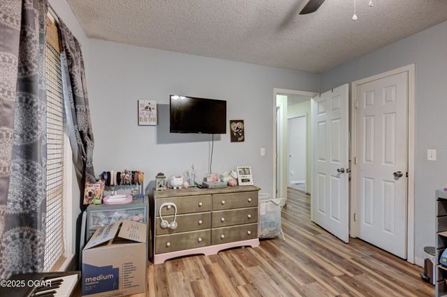 1106 Southern Hills, Carthage, MO 64836