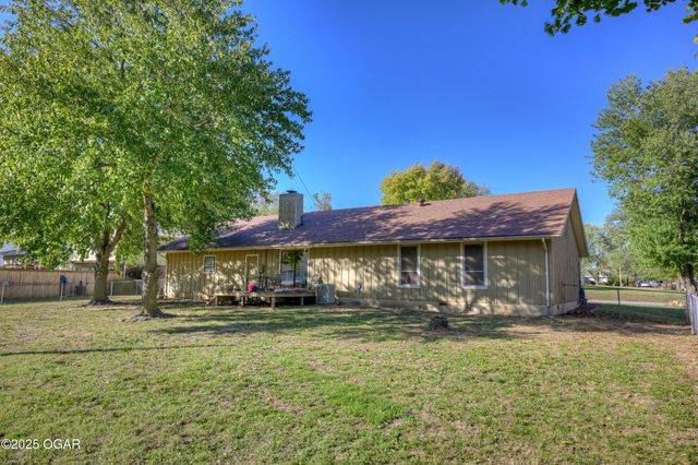 1106 Southern Hills, Carthage, MO 64836