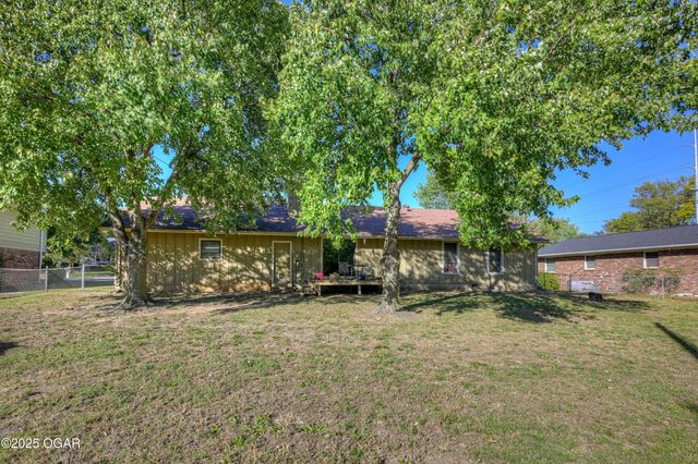 1106 Southern Hills, Carthage, MO 64836