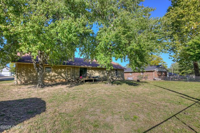1106 Southern Hills, Carthage, MO 64836