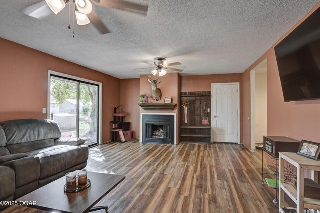 1106 Southern Hills, Carthage, MO 64836