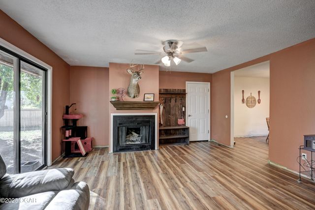 1106 Southern Hills, Carthage, MO 64836