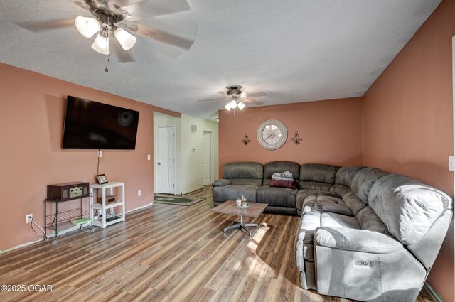 1106 Southern Hills, Carthage, MO 64836