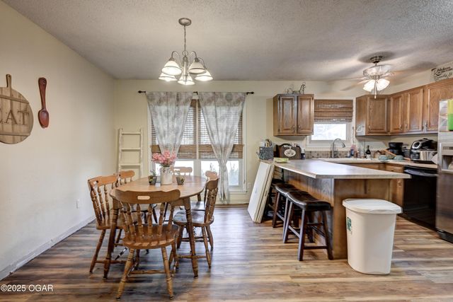 1106 Southern Hills, Carthage, MO 64836