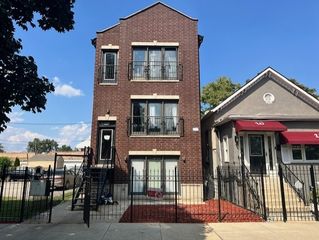 4114 W Maypole Avenue 1, Chicago, IL 60624