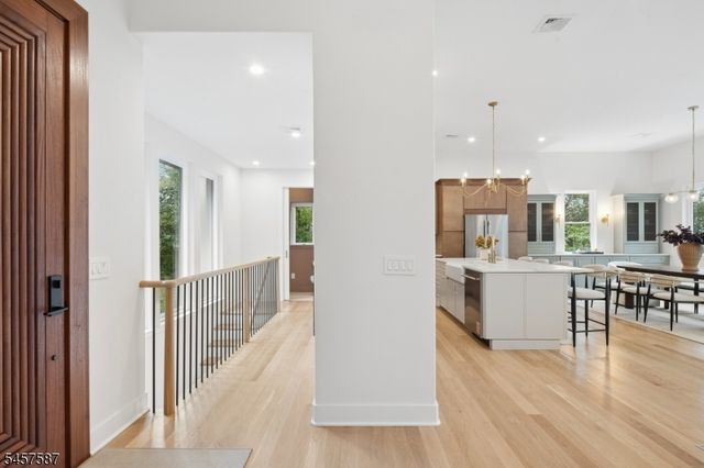 233 Fairmount Ave, Chatham Boro, NJ 07928