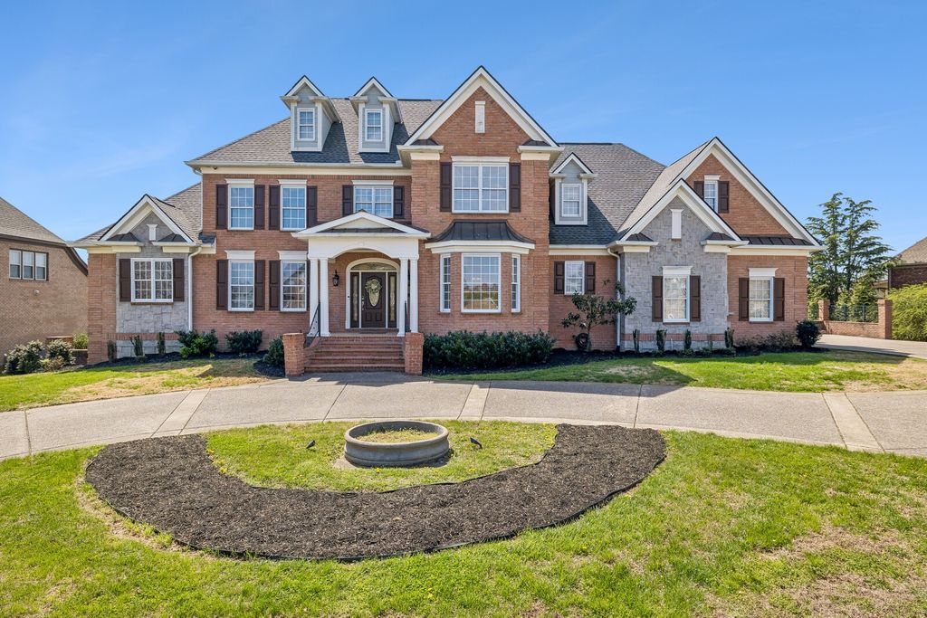 107 Gaston St, Gallatin, TN 37066