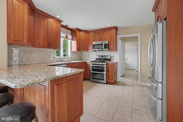 2093 FAIRWAY LN, Harrisburg, PA 17112