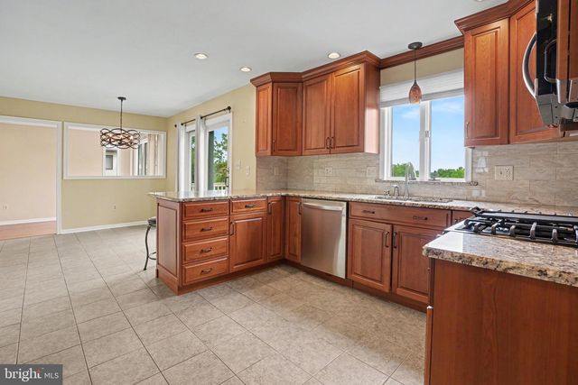 2093 FAIRWAY LN, Harrisburg, PA 17112