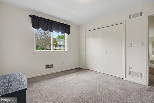 2093 FAIRWAY LN, Harrisburg, PA 17112