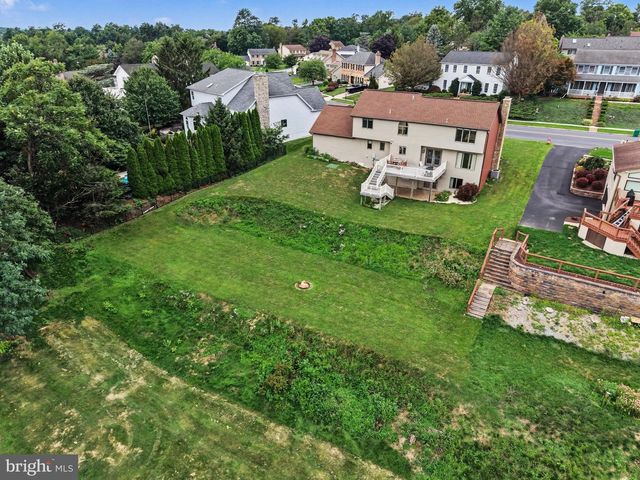 2093 FAIRWAY LN, Harrisburg, PA 17112