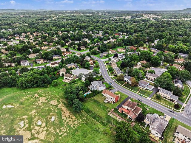 2093 FAIRWAY LN, Harrisburg, PA 17112