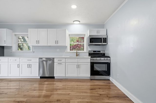 8 Ash St, Plymouth, MA 02360